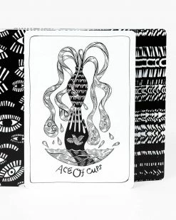 Vieux Monde Express Many Queens Tarot Deck