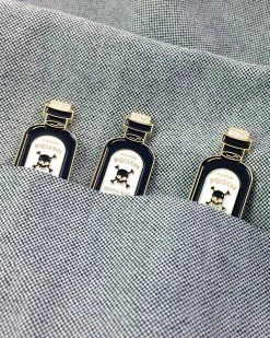 Badaboöm Studio Poison Skull Bottle Pin