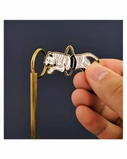 Badaboöm Studio Tiger Through Hoop Pin Pins + Patches