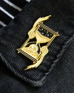 Ectogasm Skull Hourglass Pin