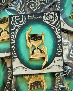Ectogasm Skull Hourglass Pin